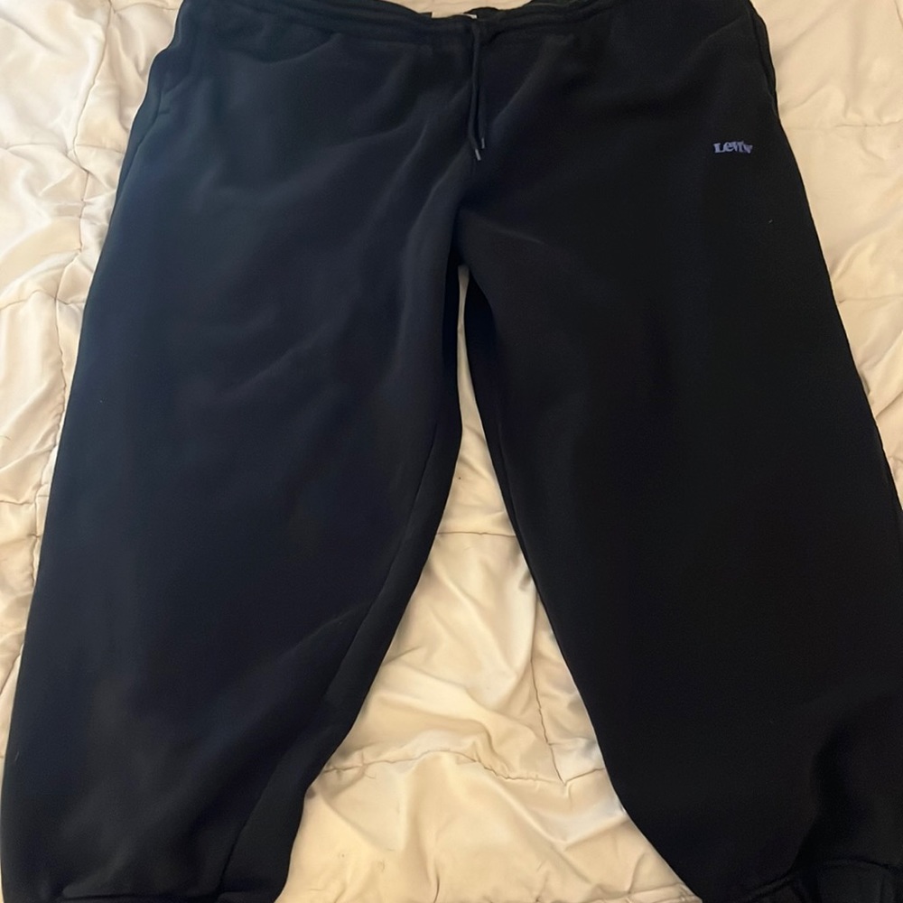 Levi’s all black sweatpants